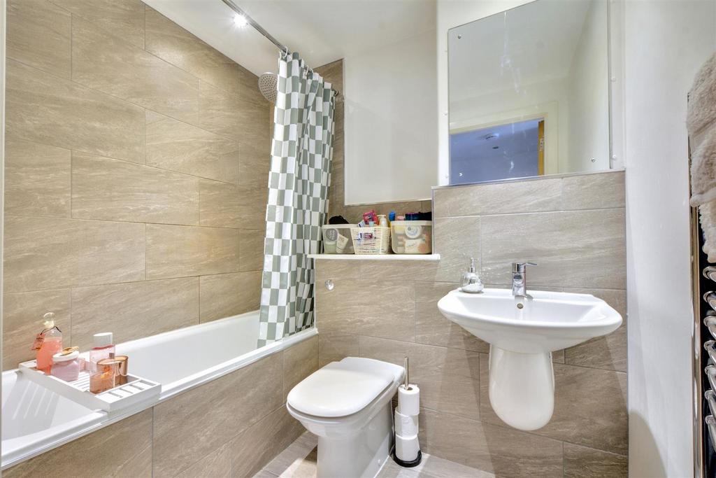 Bathroom 1.jpeg