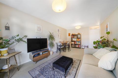 53 Stoneycroft Close, London, SE12 0SN