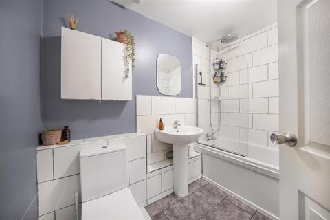 53 Stoneycroft Close, London, SE12 0SN