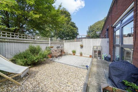 53 Stoneycroft Close, London, SE12 0SN