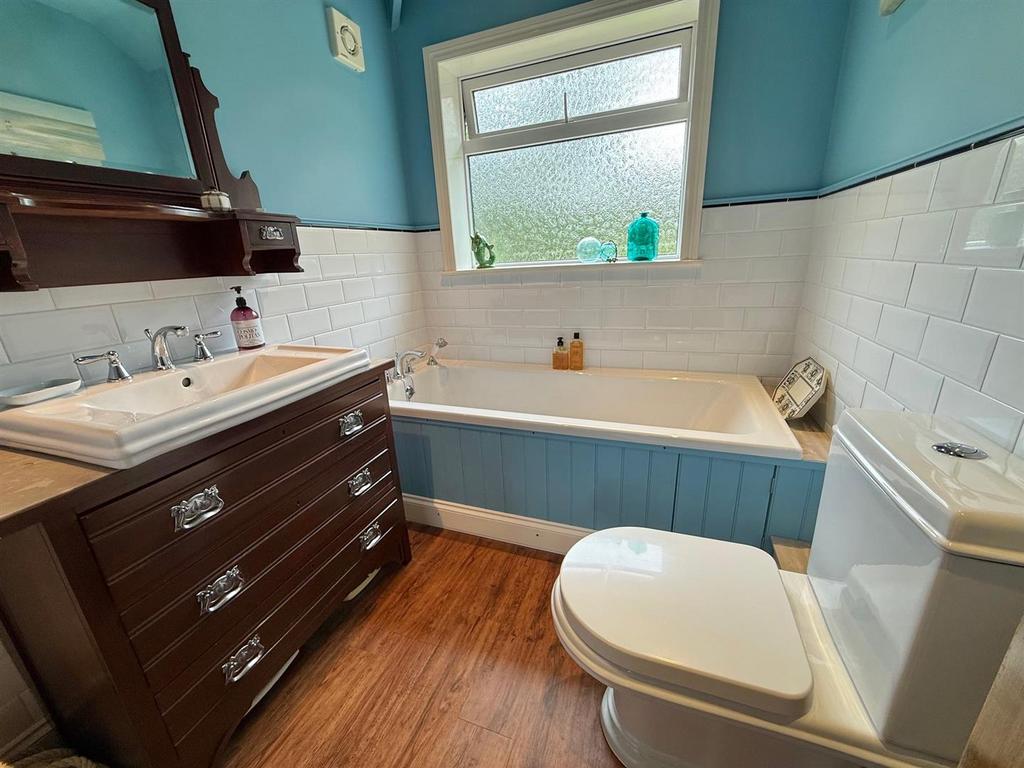 AR211 Bathroom.jpg