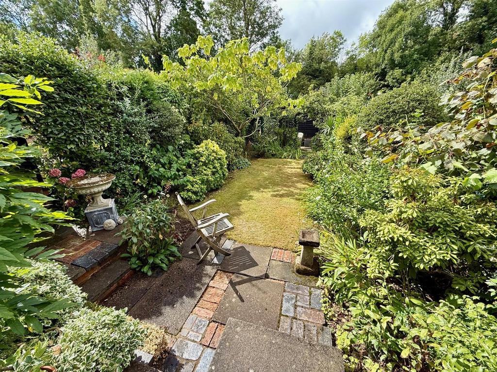 AR211 Garden.jpg