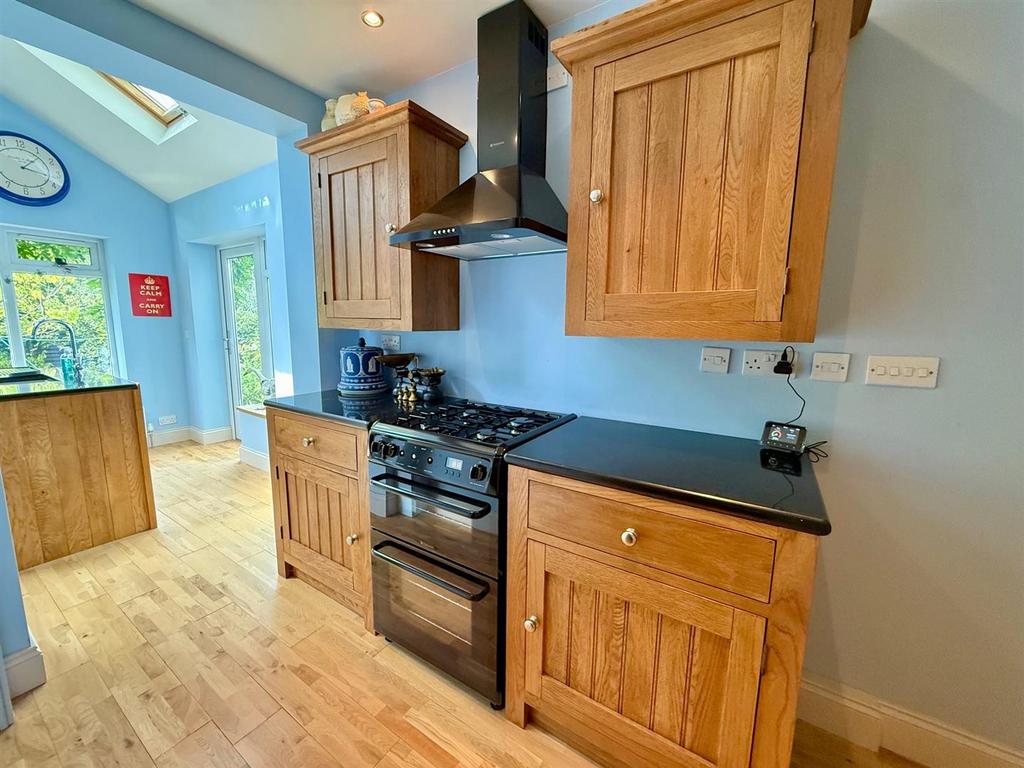 AR211 Kitchen2.jpg