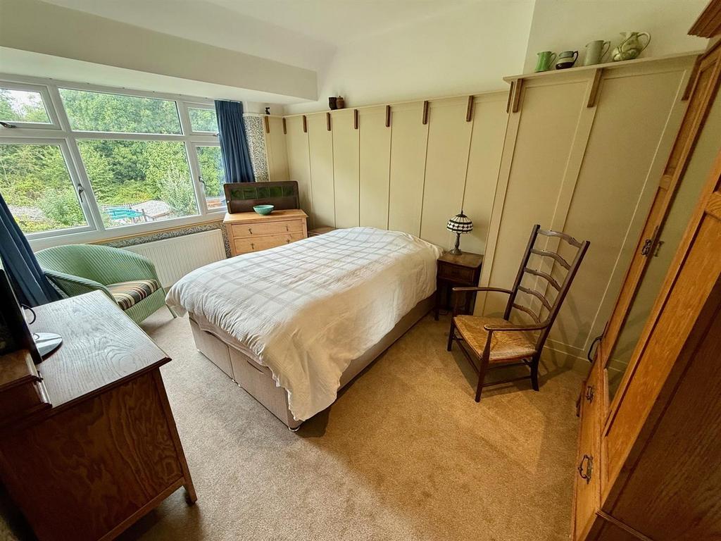 AR211 Bed1.jpg