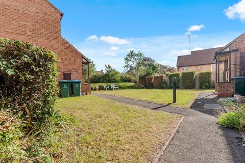 2 bedroom maisonette for sale, Brentwood Avenue