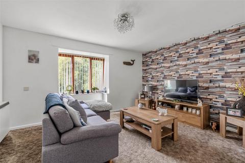 2 bedroom maisonette for sale, Brentwood Avenue