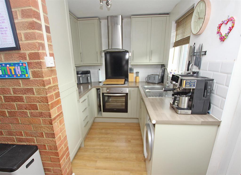 Kitchen a.jpg