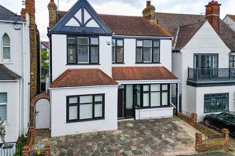 4 bedroom detached house for sale, CLIFF ROAD, Leigh-On-Sea