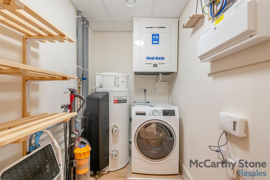 8662132-interior01.jpg