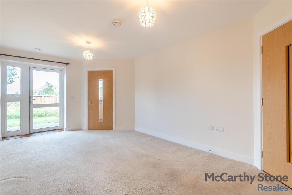 8662132-interior10.jpg