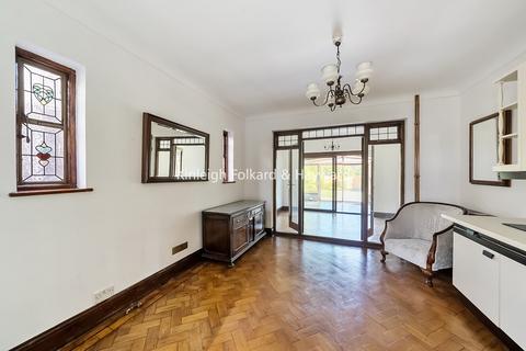 undefined, Manor Drive, London, N20