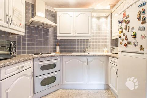 2 bedroom retirement property for sale, Stilemans, Wickford SS11
