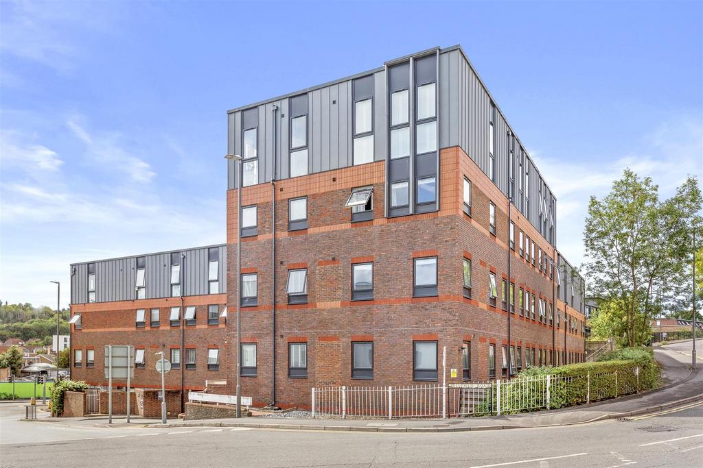 11 Tempus Court, Bellfield Road, HP13 5 HA-13.jpg