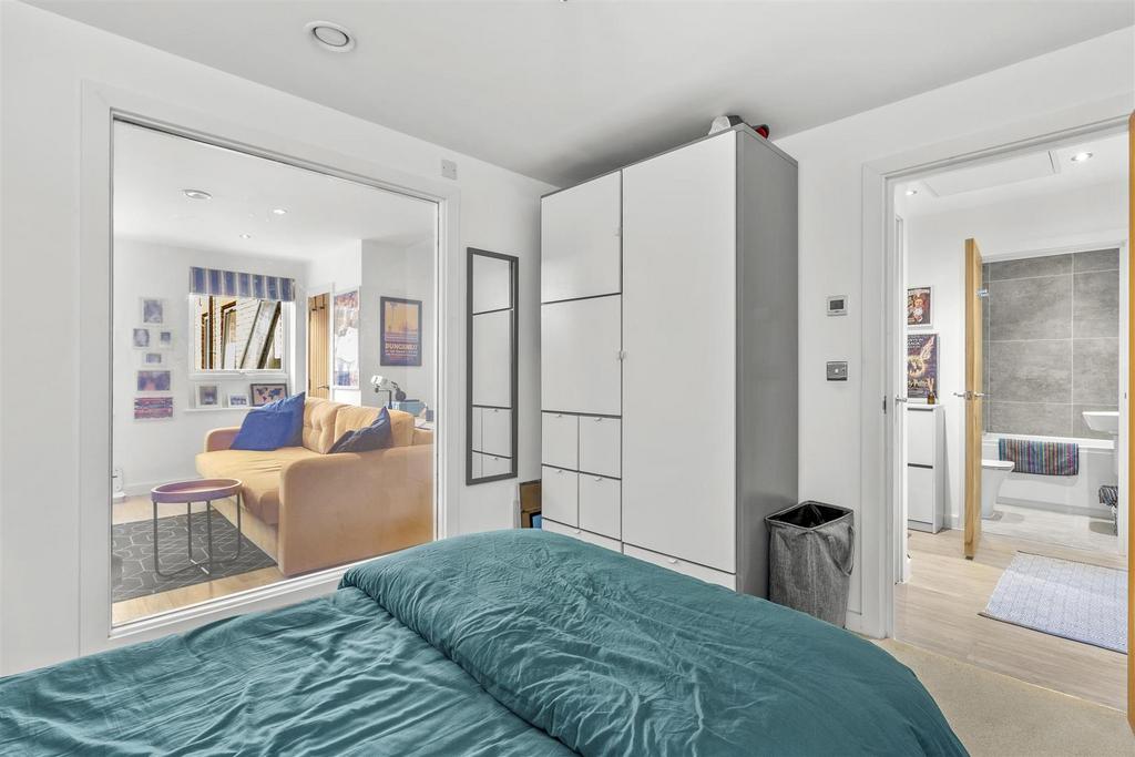 11 Tempus Court, Bellfield Road, HP13 5 HA-2.jpg