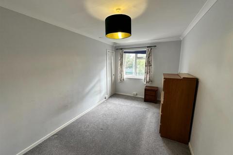 undefined, 16 Luscombe Close