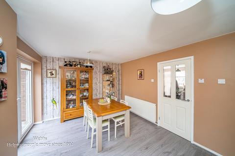 34 Honiton Way, Walsall, WS9 0JS