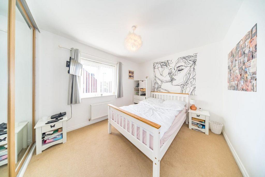 15 Station Road bedroom 2.jpg