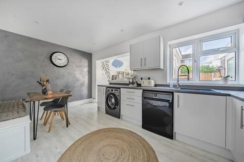 4 Greenfield Close, Liphook, GU30 7QF