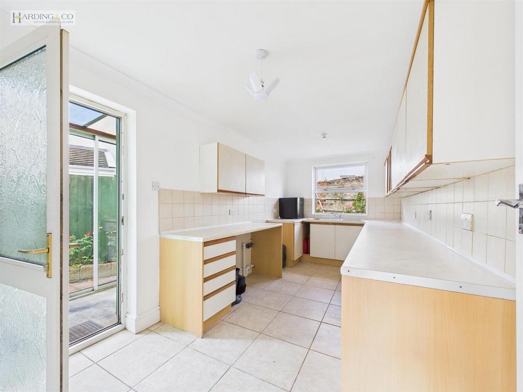 Kitchen 1.jpg