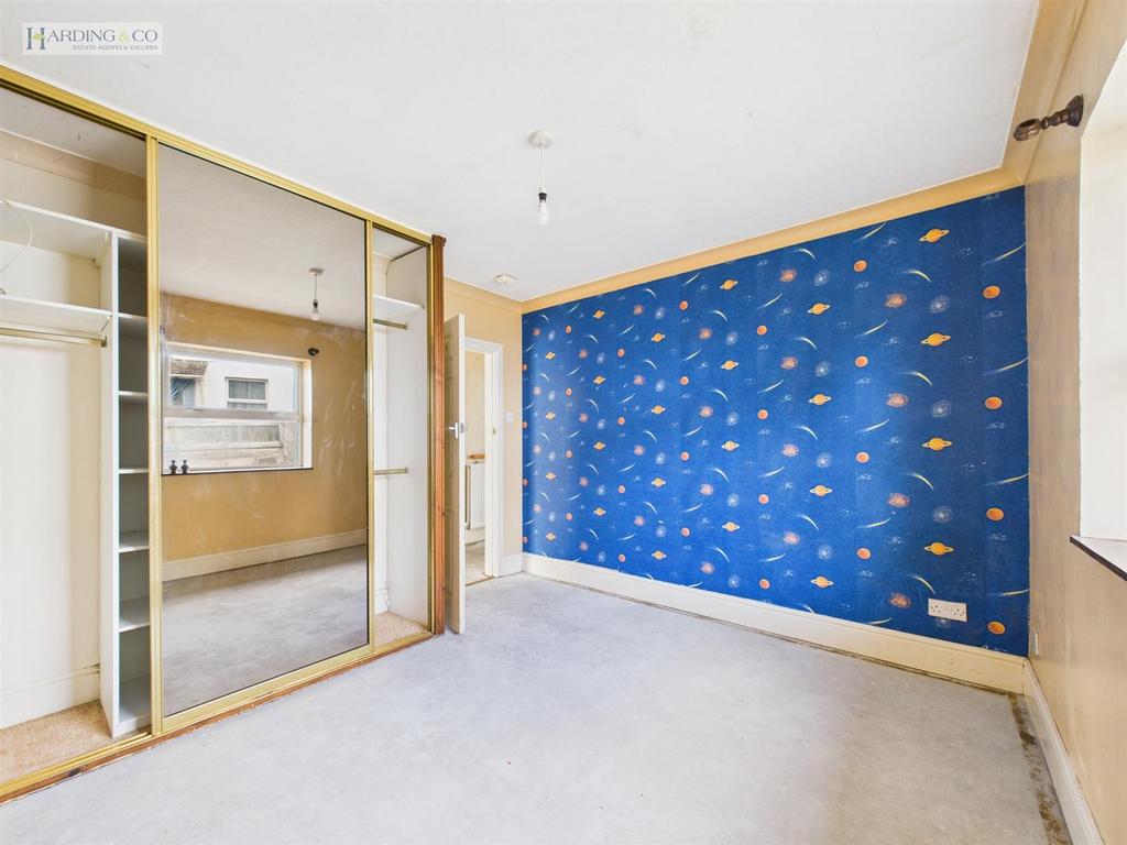 Bedroom 2 .2.jpg