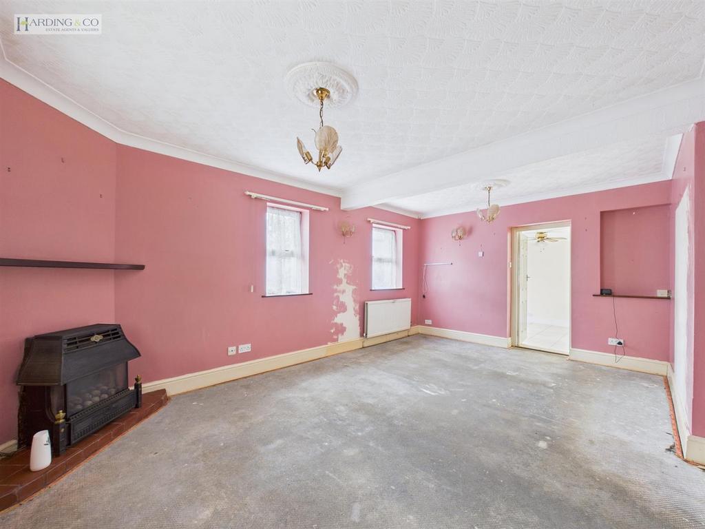 Living room 2.jpg