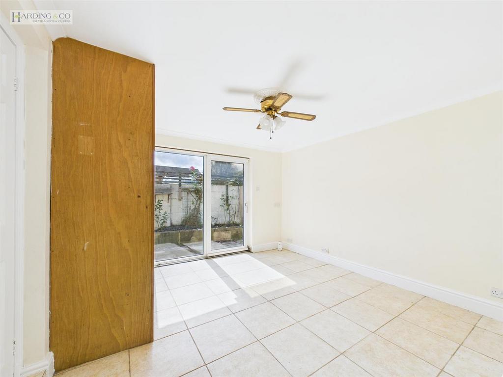 Dining room 1.jpg