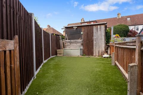 43 Barnes End, New Malden, KT3 6PB