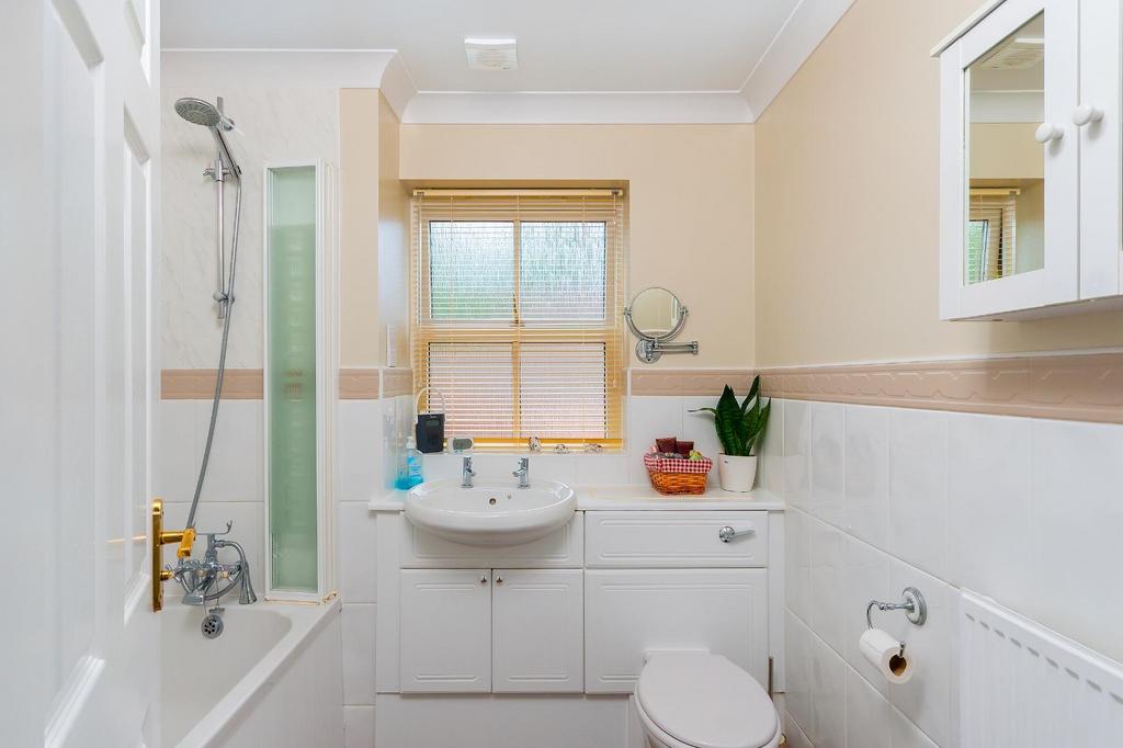 3 P3 CFP - Bathroom B.jpg