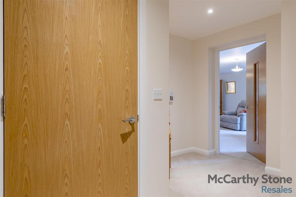 8662178-interior10.jpg