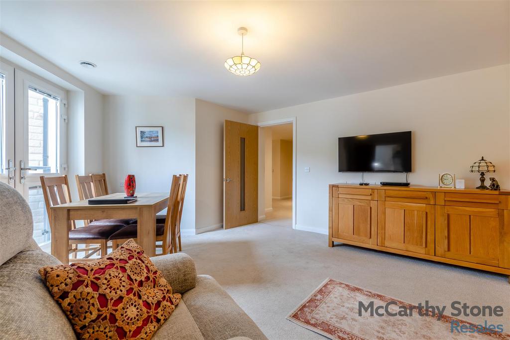 8662178-interior08.jpg