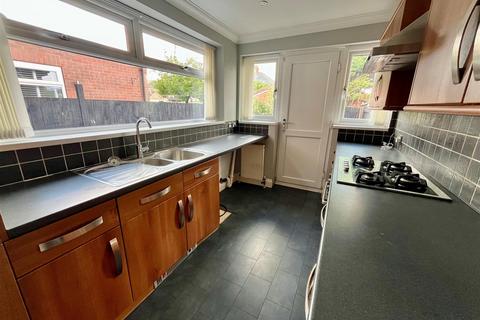 2 bedroom terraced house for sale, Eastfield Road, Hull