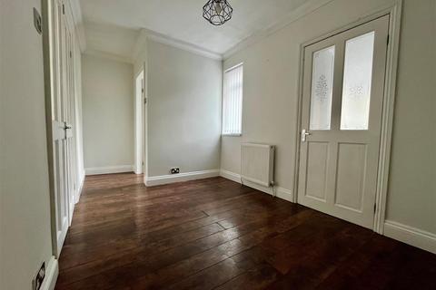 2 bedroom terraced house for sale, Eastfield Road, Hull