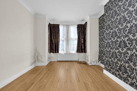3 bedroom terraced house for sale, Chesterford Road, E12