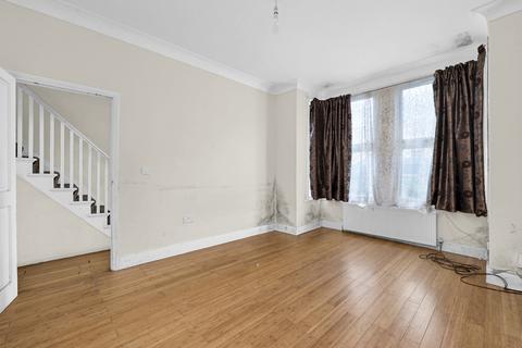 3 bedroom terraced house for sale, Chesterford Road, E12