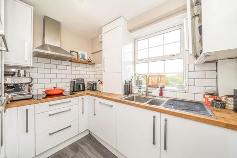 2 bedroom maisonette for sale, Athenlay Road, London SE15