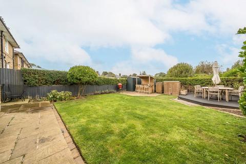 2 bedroom maisonette for sale, Athenlay Road, London SE15