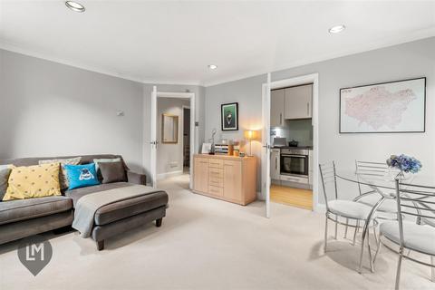 2 bedroom flat for sale, Inner Park Road, London