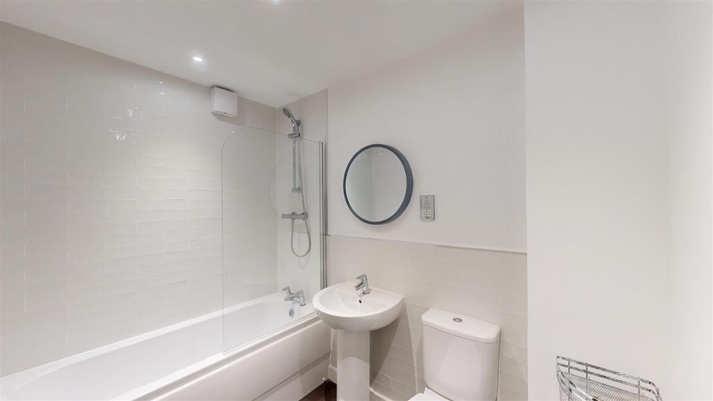 Drapers Rise 28 Bathroom.jpg
