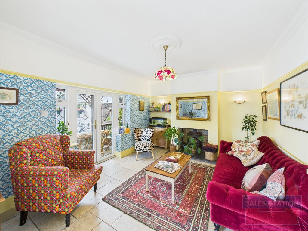 Kitchen/ Living area
