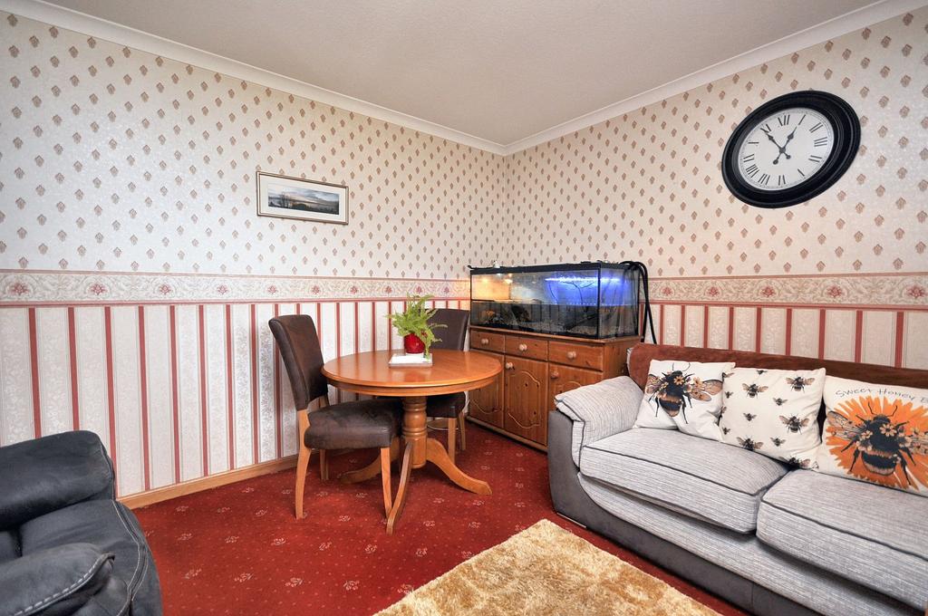 Dining Room/ 4th Bedroom