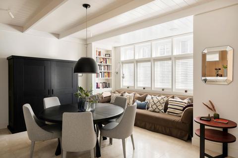 undefined, Holland Park Mews, London, W11