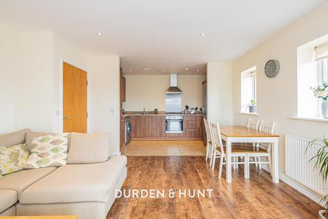 2 bedroom apartment for sale, Dunningford Close, Hornchurch, RM12