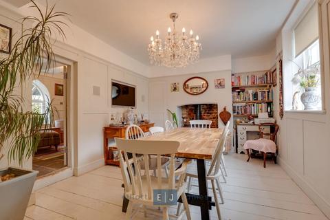4 bedroom detached house for sale, Manor Road, Loughton IG10