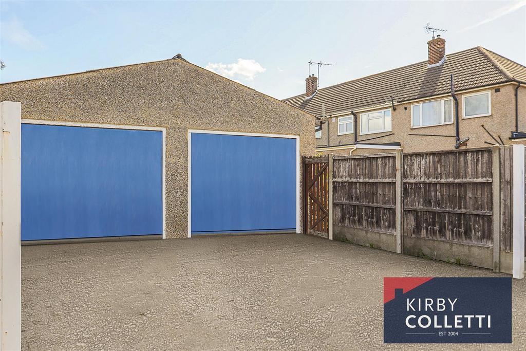 Detcahed double garage