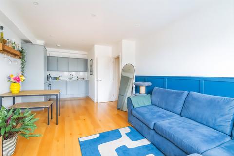 Flat 5, Stocks House, 9 North Street, Leatherhead, KT22 7UX