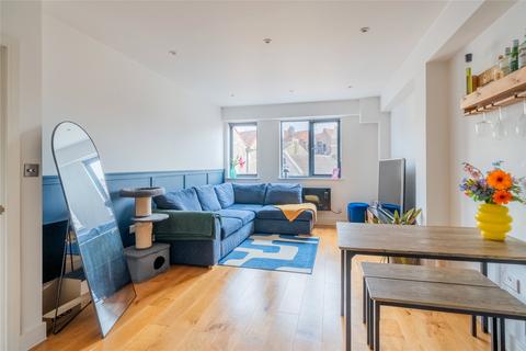 Flat 5, Stocks House, 9 North Street, Leatherhead, KT22 7UX