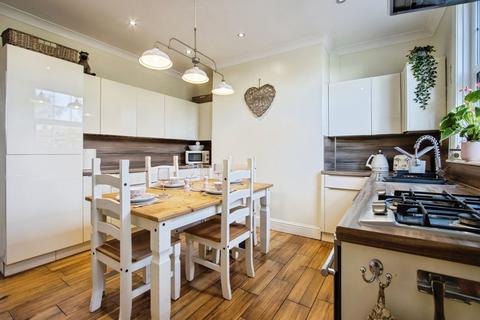 13 Angel Row, Rothwell, Leeds, LS26 0SG