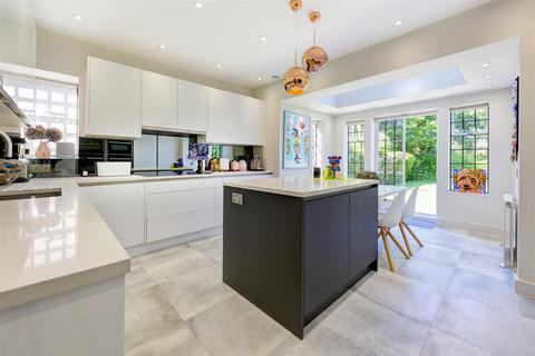 5 bedroom semi-detached house for sale, Meadway, NW11