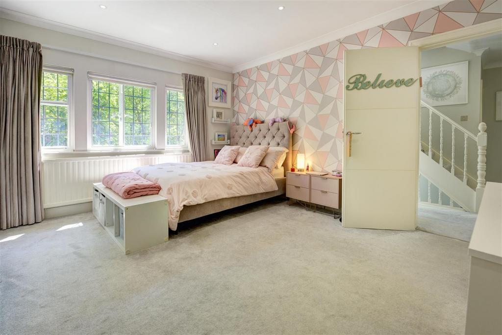 D0388 93 meadway bed2.jpg
