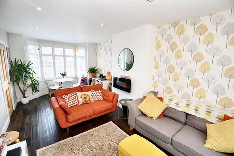 Hallwood Avenue, Salford, M6